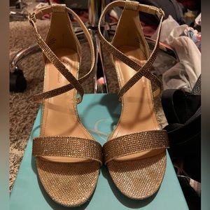 L Lorraine women’s size 9.5 heels